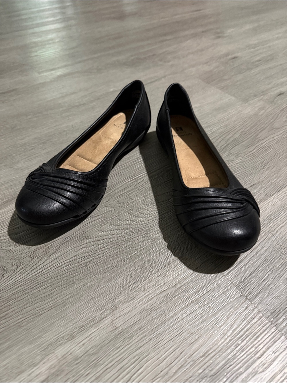 White Mountain Black Ballet Flats with Pleated Toe Sz 8.5   EUC worn once